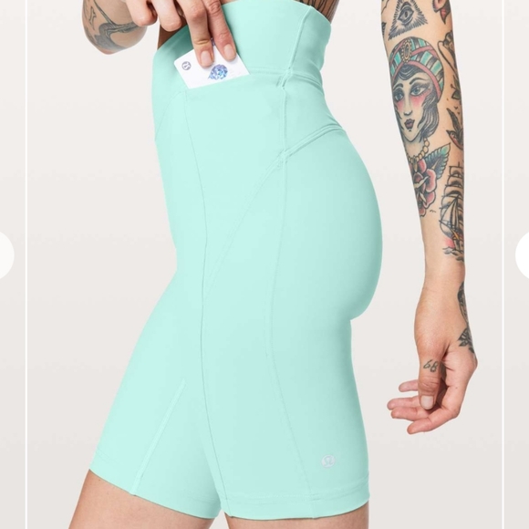 NWOT Lululemon On Pace Short *10" - Picture 4 of 12